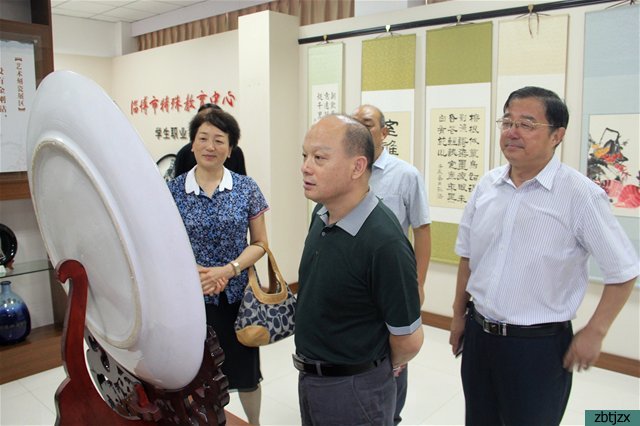 市教育局黨委書(shū)記、局長(zhǎng)于軍到我校調(diào)研走訪