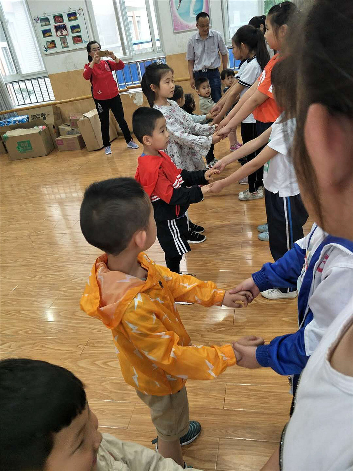 小手拉大手   愛(ài)心助特教