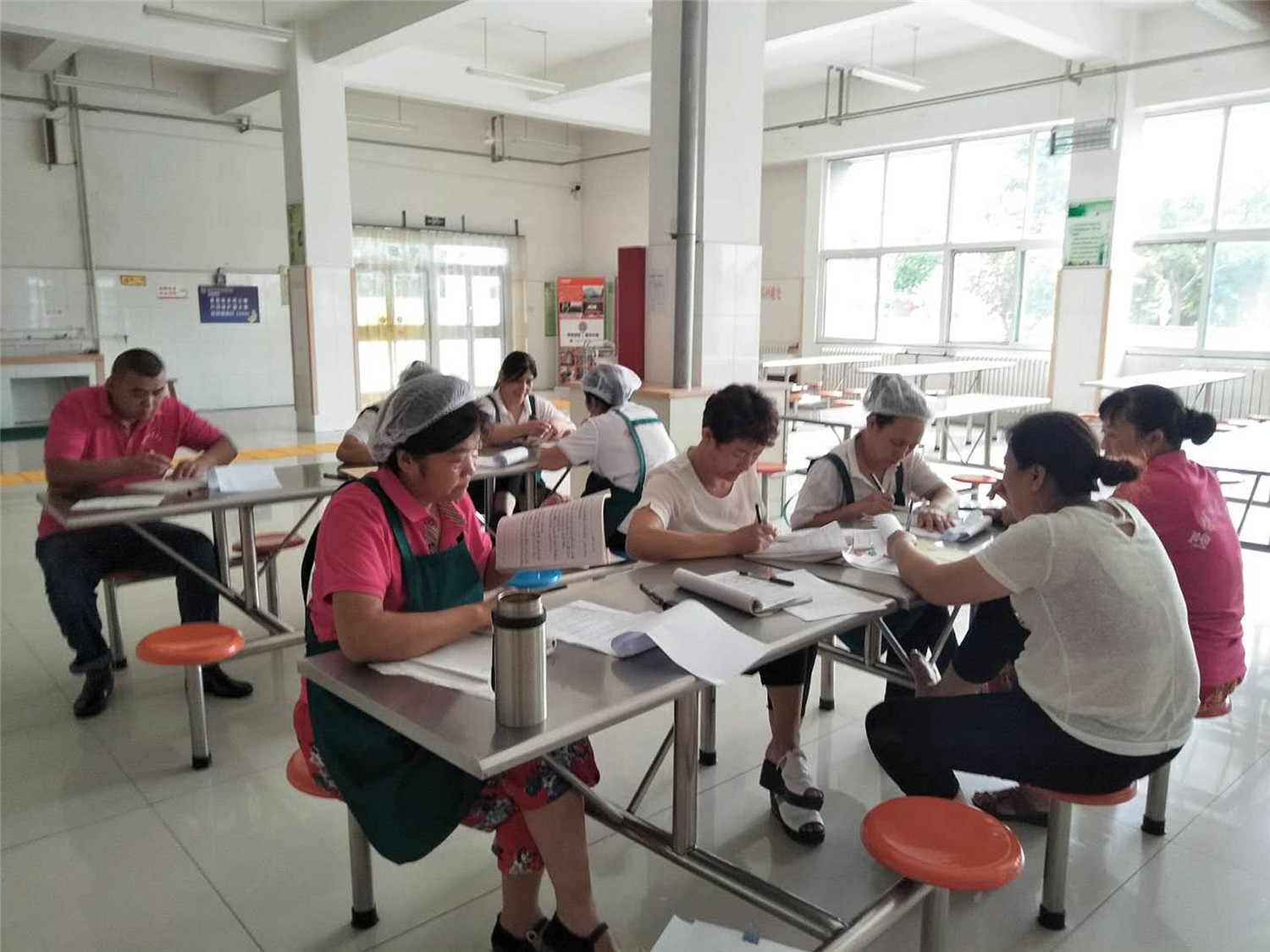 市特教中心召開食堂管理人員和從業(yè)人員培訓會