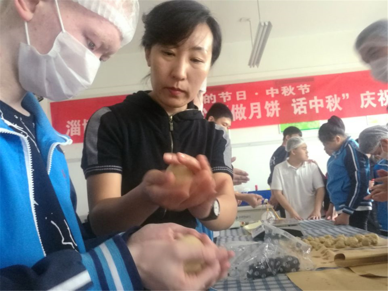我們的節(jié)日中秋節(jié)——傳習俗   做月餅  品月餅  話中秋