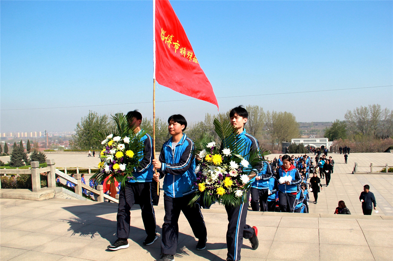 緬懷革命先烈，弘揚(yáng)愛國主義精神