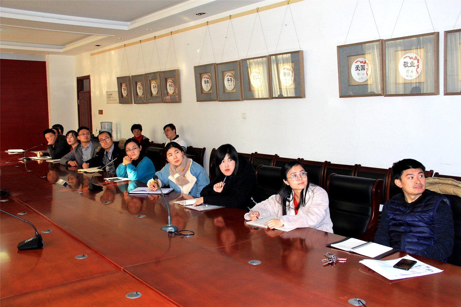 市特教中心召開學(xué)習(xí)人民教育家于漪座談會