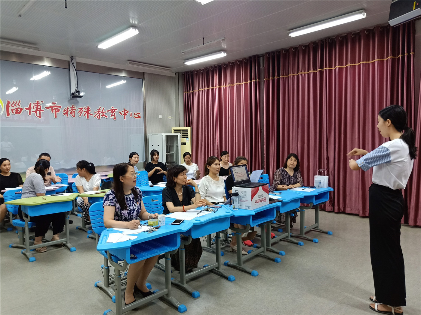 青藍(lán)傳幫帶 手語傳“密碼”