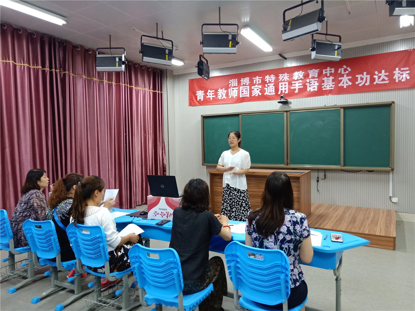 青藍(lán)傳幫帶 手語傳“密碼”