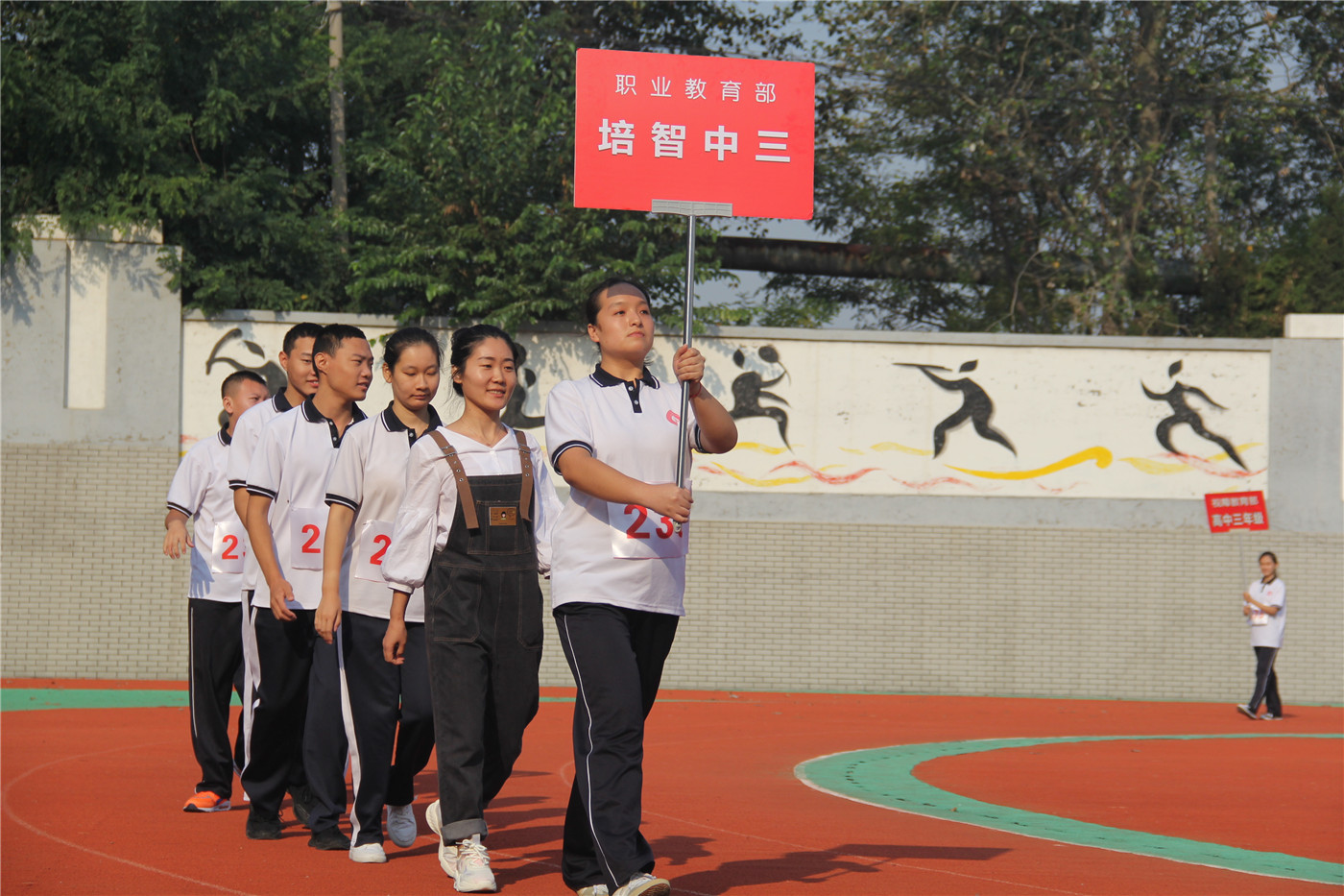 全員運(yùn)動 締造陽光校園