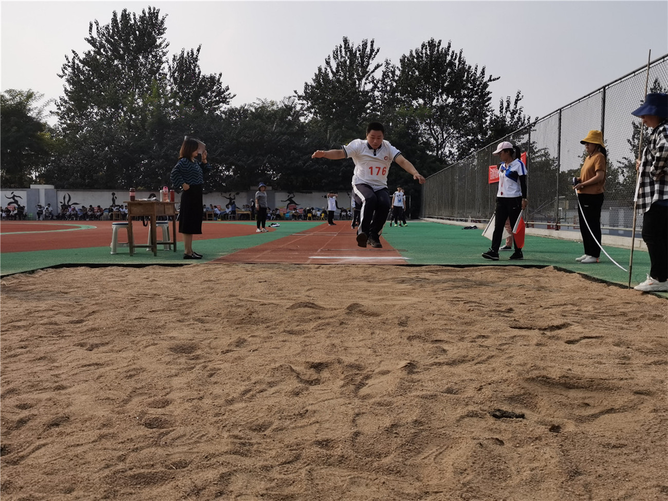 全員運(yùn)動 締造陽光校園