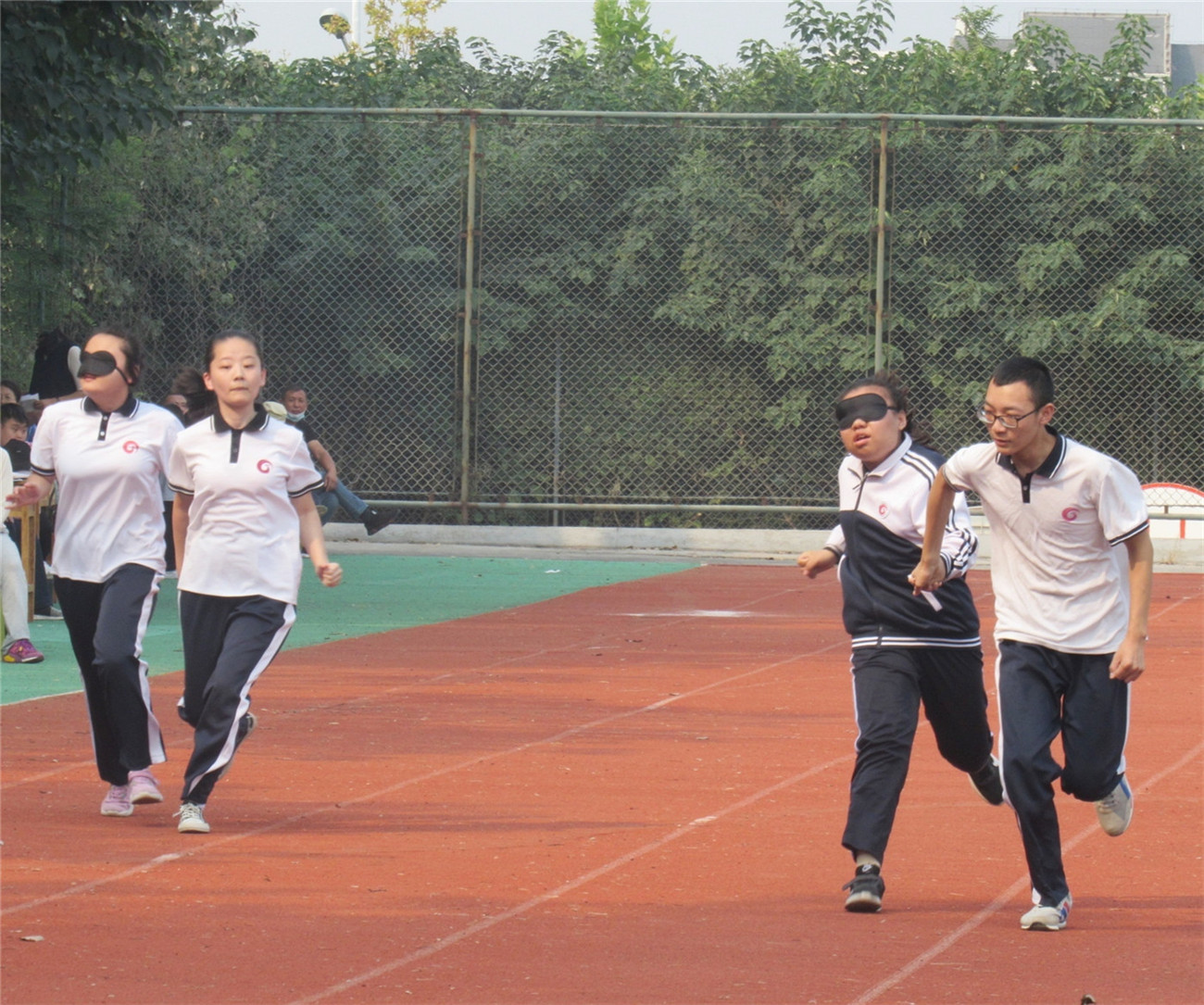 全員運(yùn)動 締造陽光校園