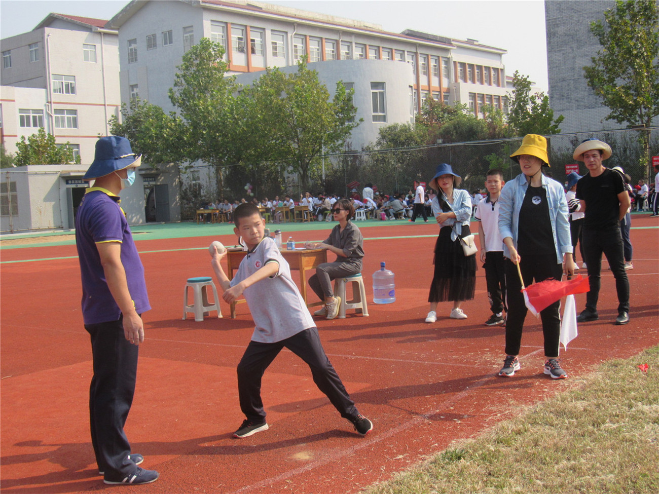 全員運(yùn)動 締造陽光校園