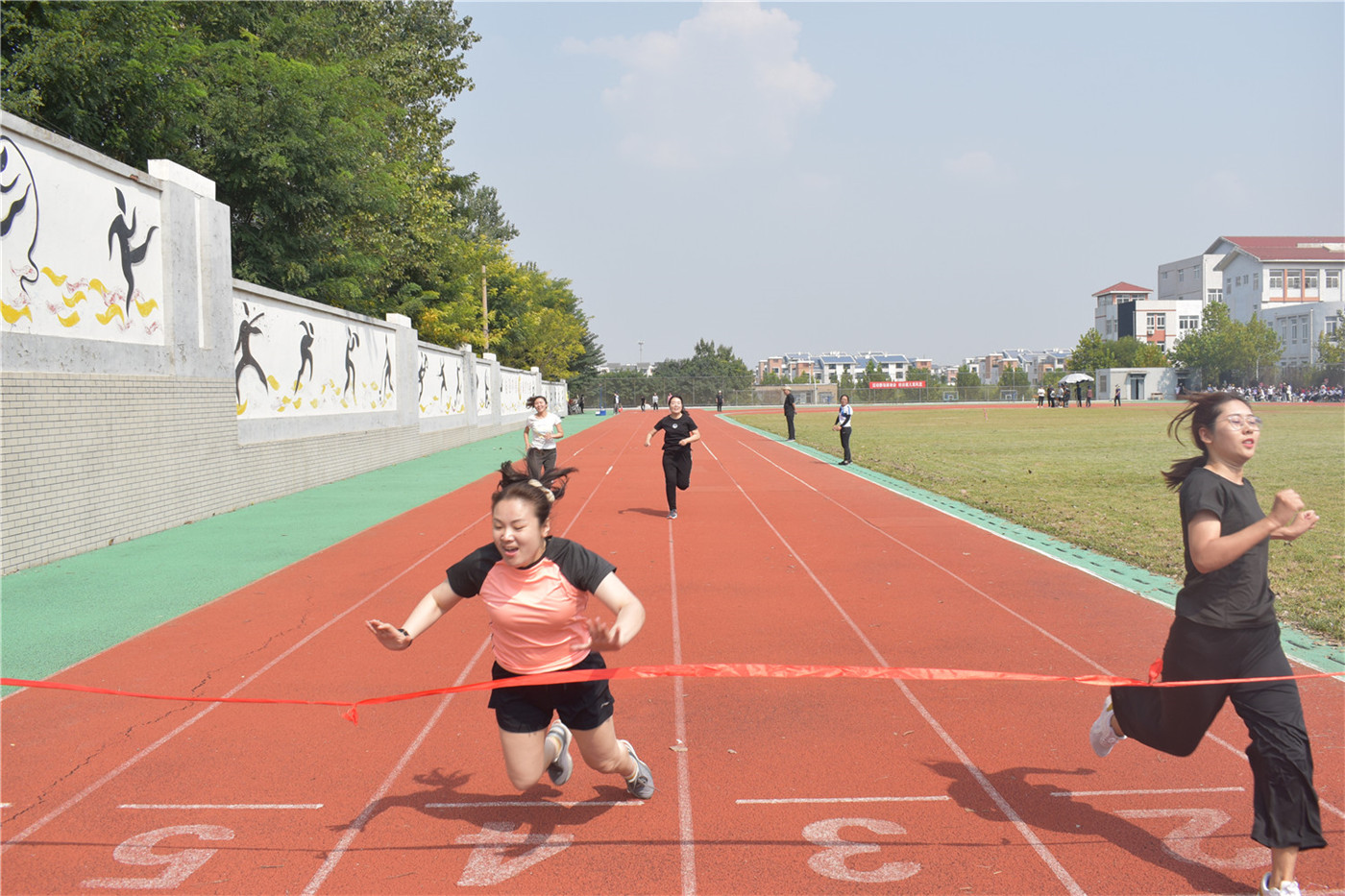 享健身運動樂趣，展教師別樣風(fēng)采