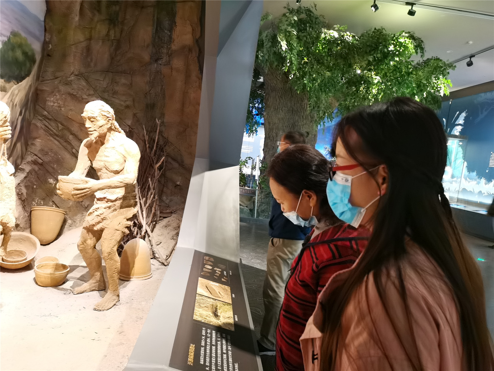 市特教中心組織開展“沉浸陶風(fēng)琉韻，感悟時(shí)代脈博”特色教研活動