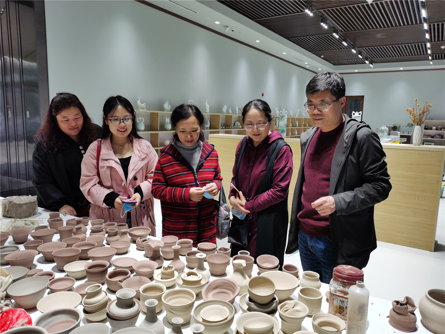 市特教中心組織開展“沉浸陶風(fēng)琉韻，感悟時(shí)代脈博”特色教研活動