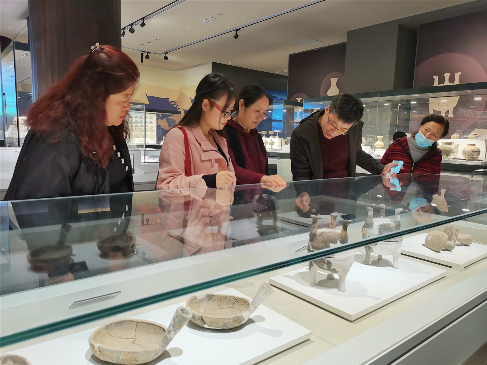 市特教中心組織開展“沉浸陶風(fēng)琉韻，感悟時(shí)代脈博”特色教研活動