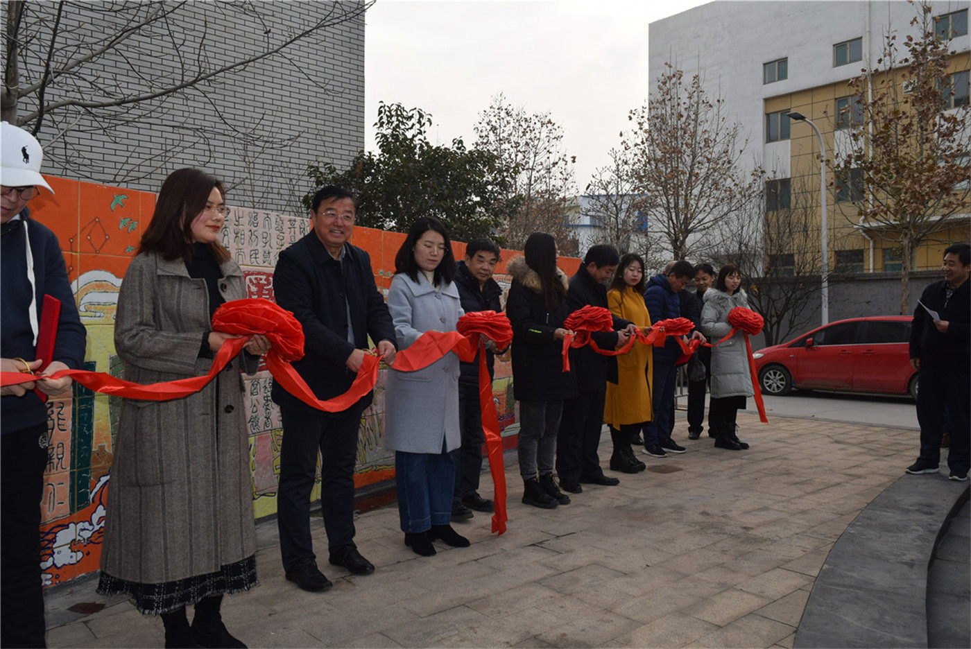淄博市特殊教育中心南廣場(chǎng)文化墻《生命之光》落成啟用剪彩