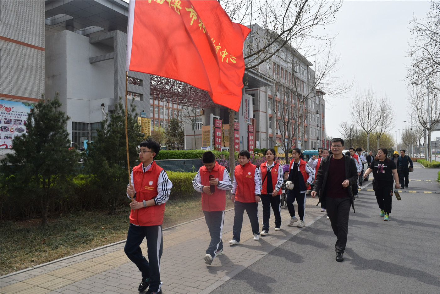 緬懷革命先烈，傳承紅色基因