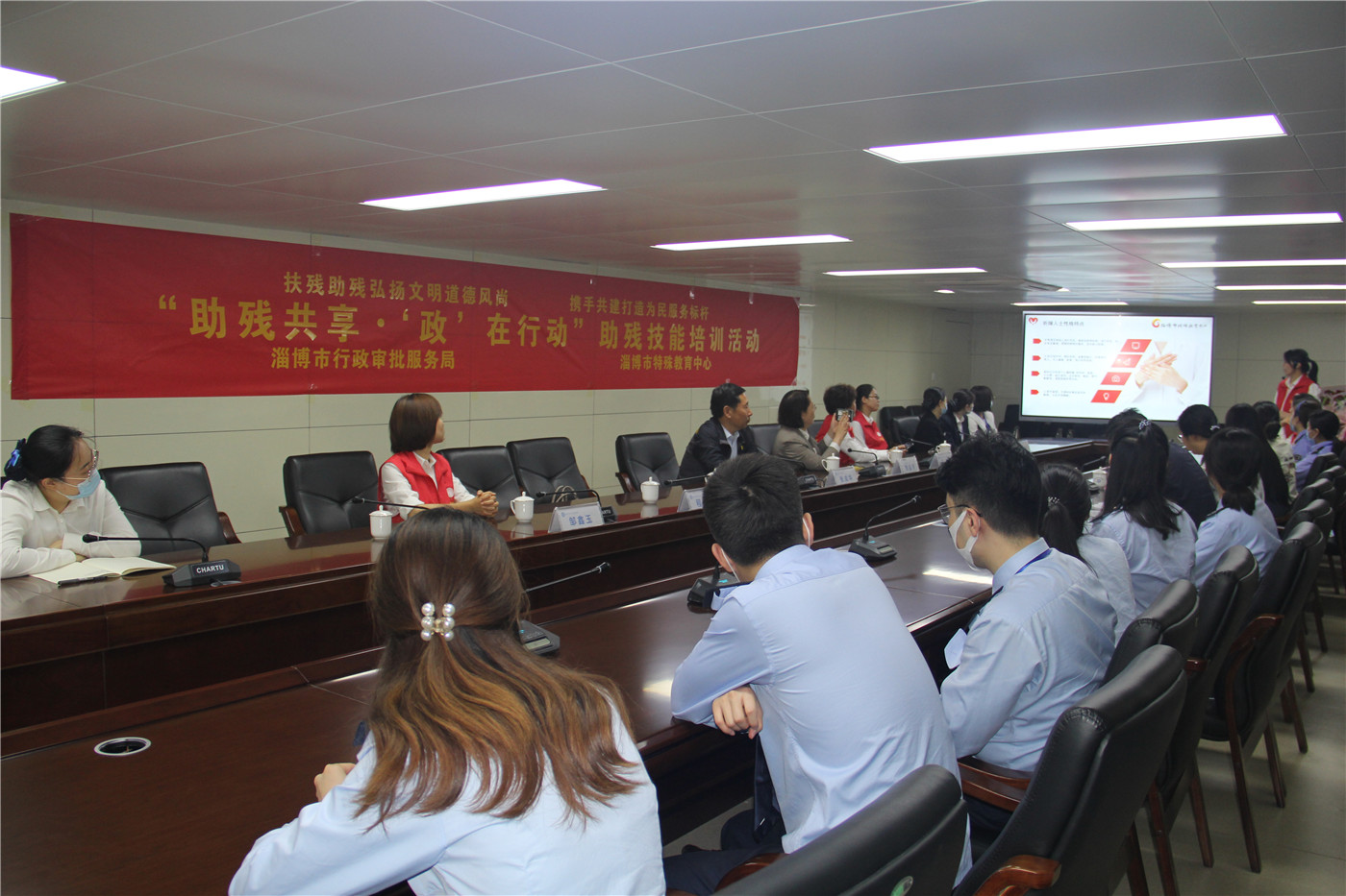 市特教中心舉行“助殘共享 ‘政’在行動”助殘技能培訓活動