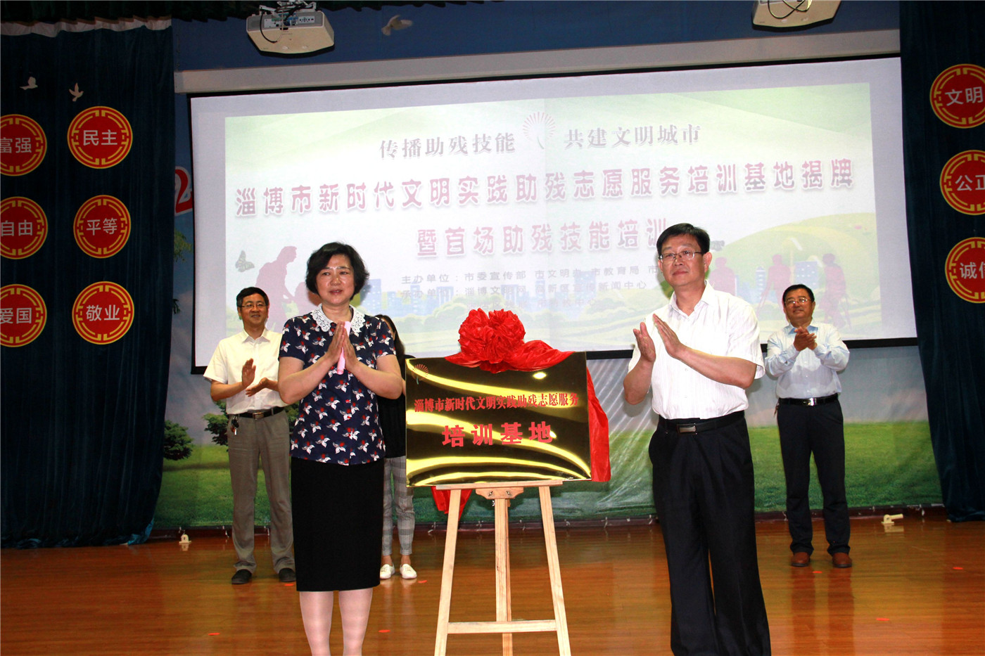 喜報：市特教中心手語志愿隊當(dāng)選2021“感動淄博”年度人物