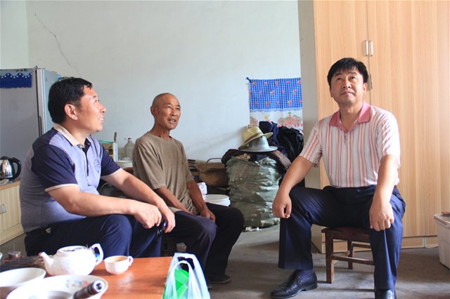 淄博市特殊教育中心領導班子成員再次深入貧困戶開展結對幫扶工作
