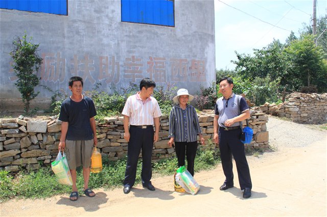 淄博市特殊教育中心領導班子成員再次深入貧困戶開展結對幫扶工作