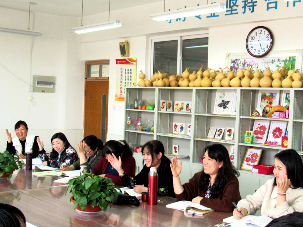 學(xué)校各黨支部召開2018年度組織生活會