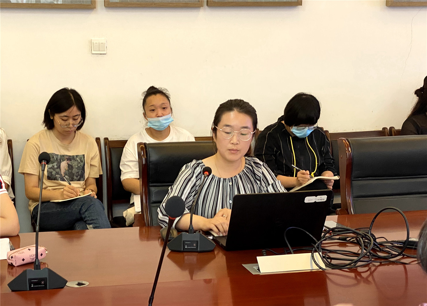 市特教中心舉行省市課題中期檢查評審會暨2021年立項(xiàng)課題開題論證會
