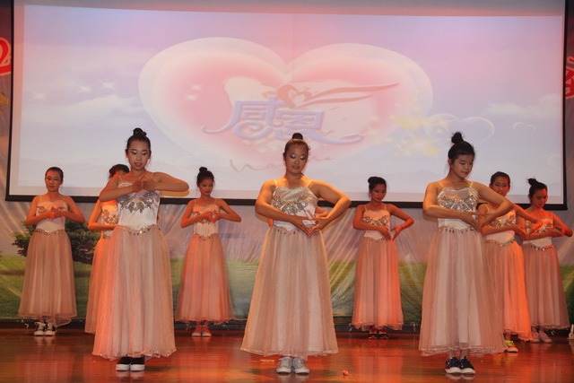 我校舉行“母親節(jié)”慶?；顒?></p><br />
									</p>
			</div>

			<!-- 翻頁 -->
			<div   id=