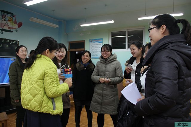 智慧啟心，快樂育人——我校開展教師團體心理輔導活動