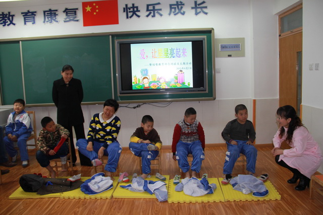 我校組織開展“愛，讓星星亮起來(lái)”自閉癥日主題活動(dòng)