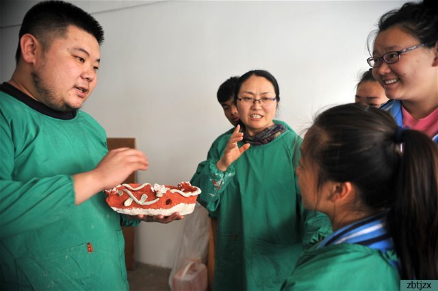 孫亞飛，用行動(dòng)闡釋“愛(ài)和關(guān)懷”