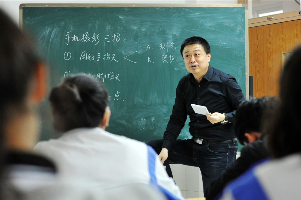 博愛(ài)者—退休干部解典心系特校獻(xiàn)愛(ài)心
