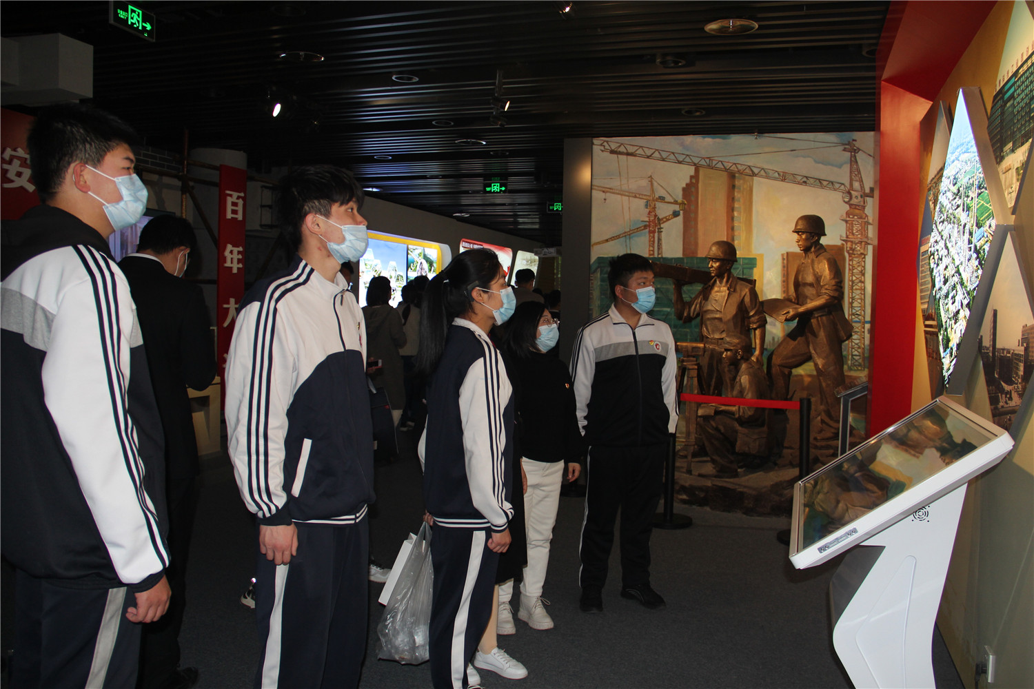 市特教中心組織開展“學(xué)黨史、強(qiáng)信念、跟黨走”新團(tuán)員入團(tuán)儀式