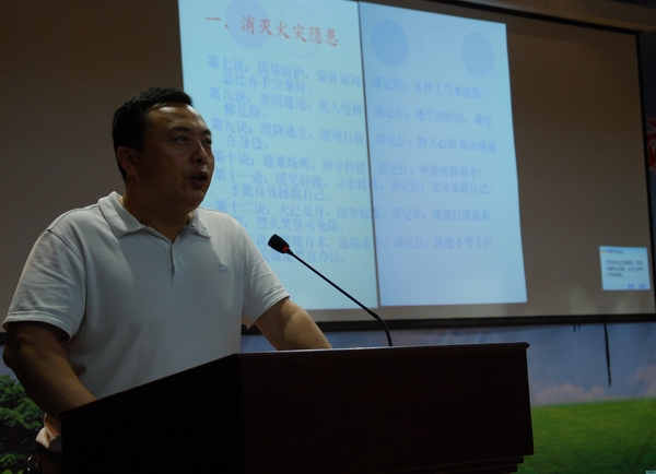 淄博市特殊教育中心組織盲聾學(xué)生夜間集會(huì)疏散演練