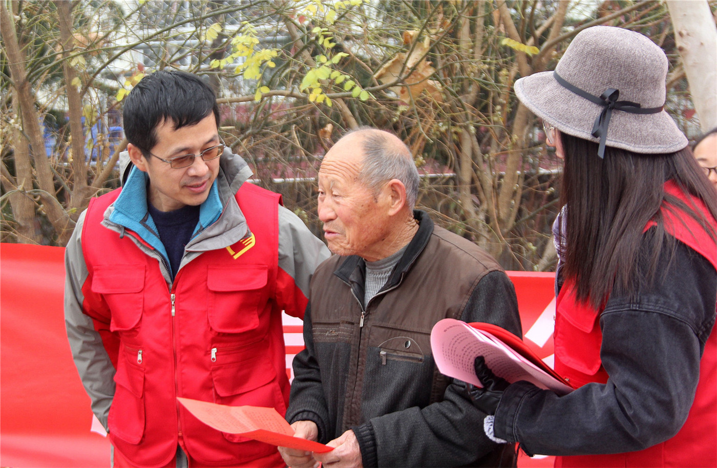 志愿服務(wù)進(jìn)社區(qū) 文明創(chuàng)建我先行
