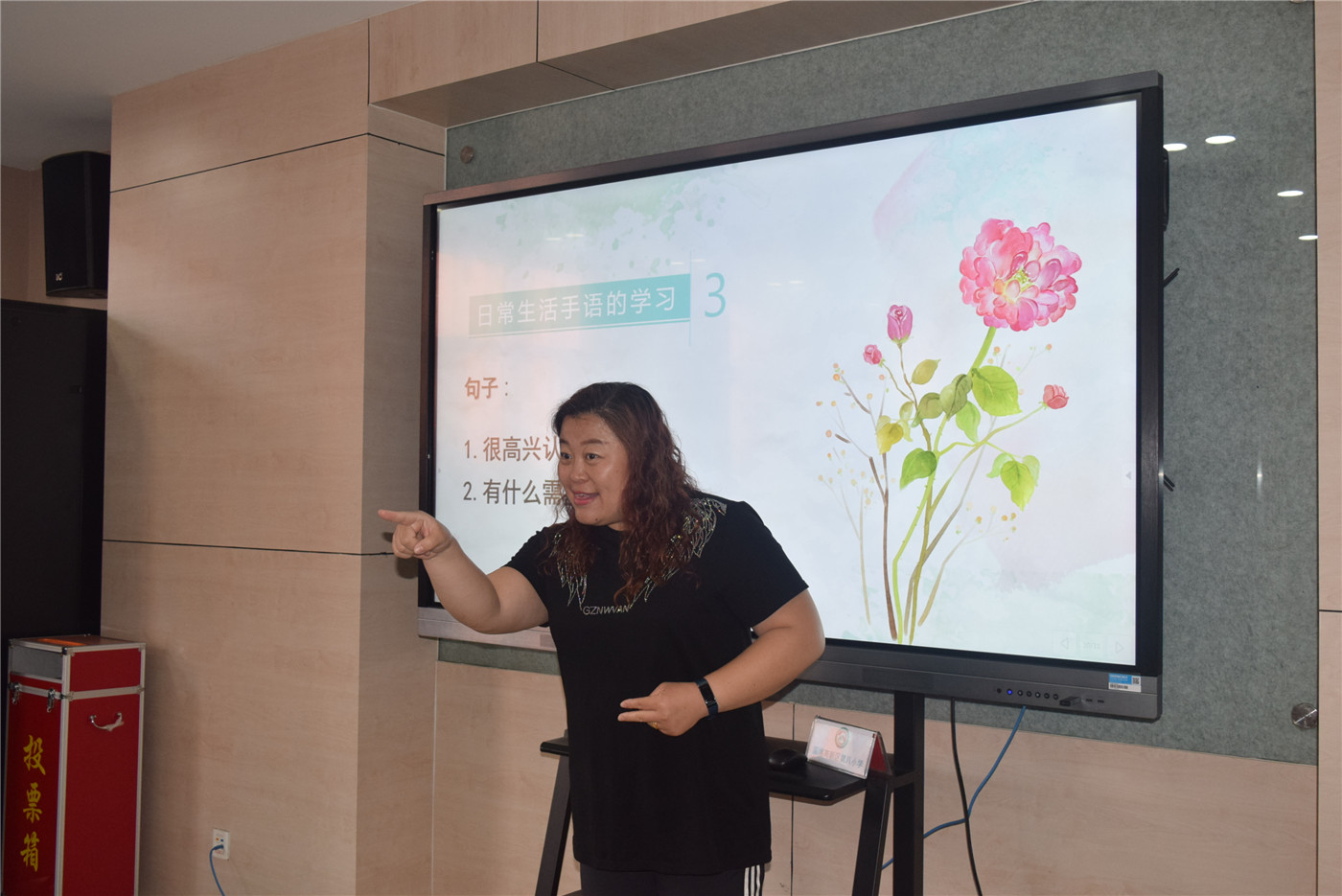 手語(yǔ)傳播走進(jìn)高新區(qū)第八小學(xué)