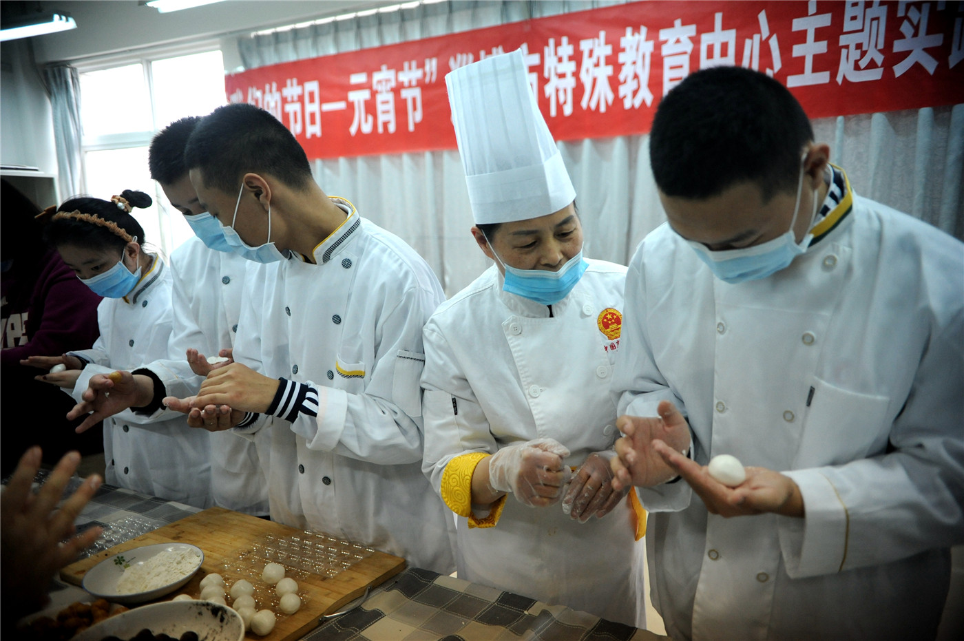 正月元宵年年圓，家風家訓代代傳
